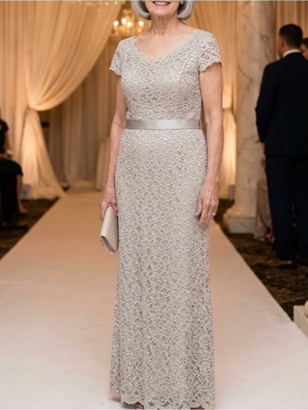 Elegant Lace Cap-Sleeve Evening Dress in Light Gray